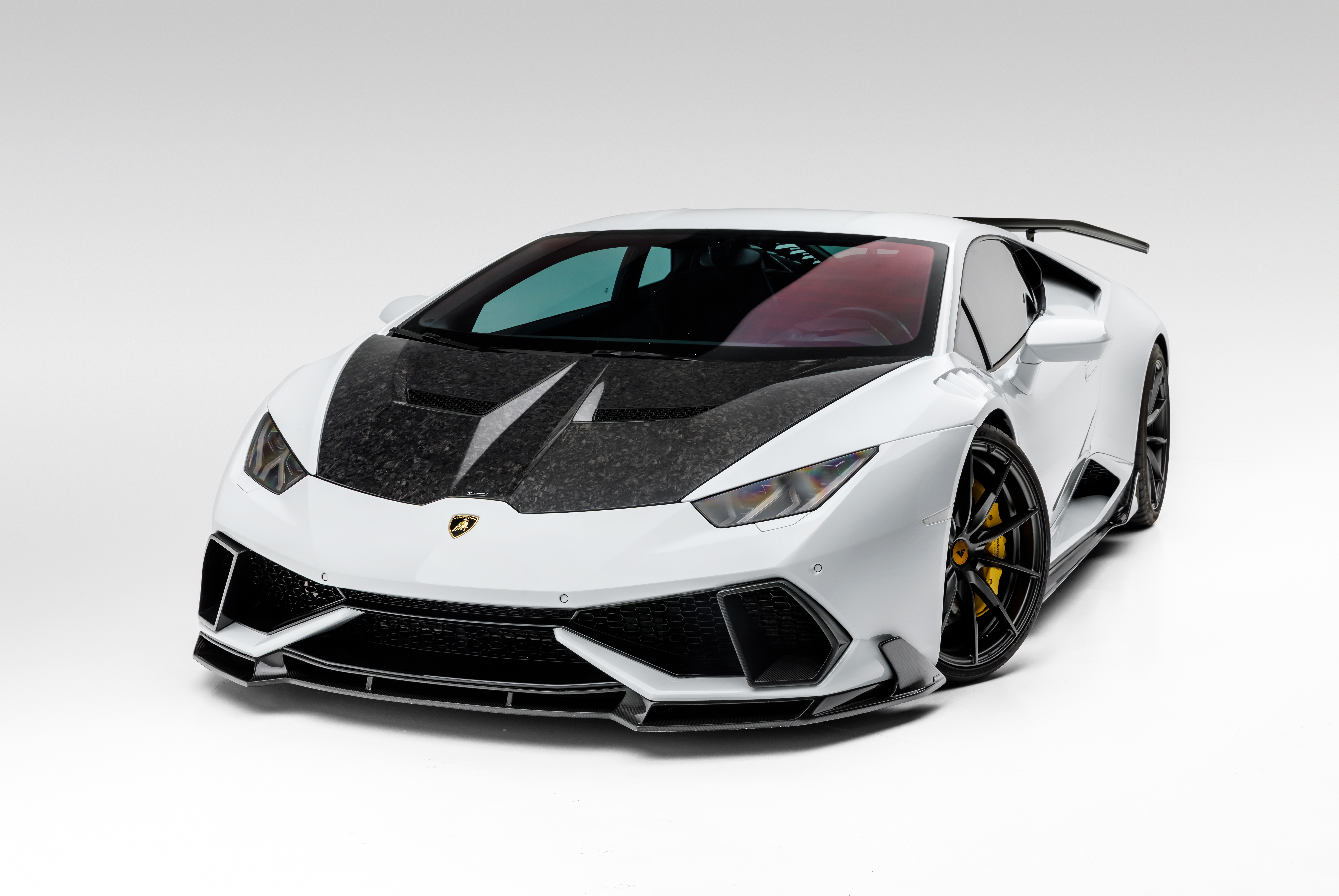 White Lamborghini Huracan with carbon fiber hood HD Wallpaper