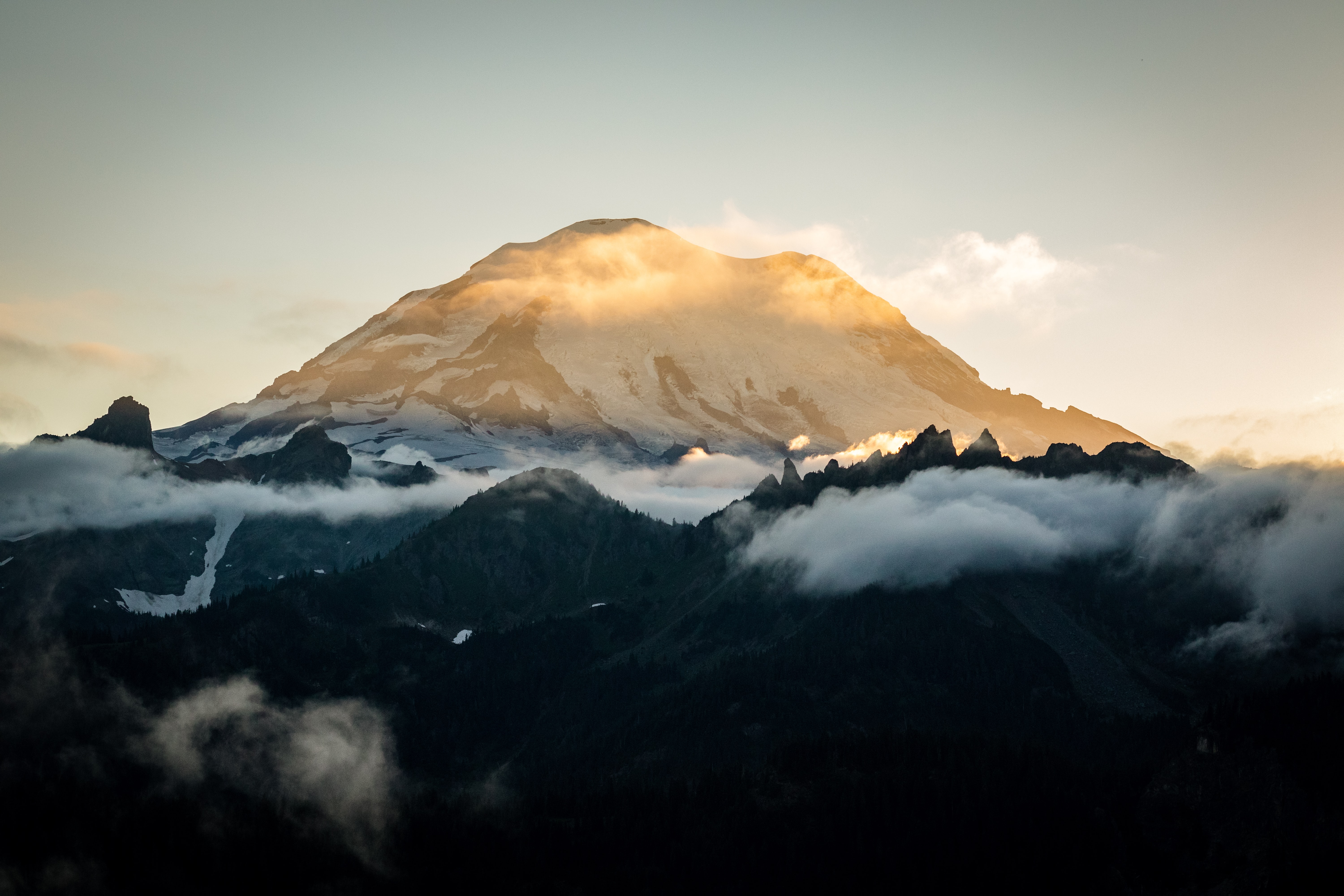 Mount Rainier at sunset with clouds HD Wallpaper