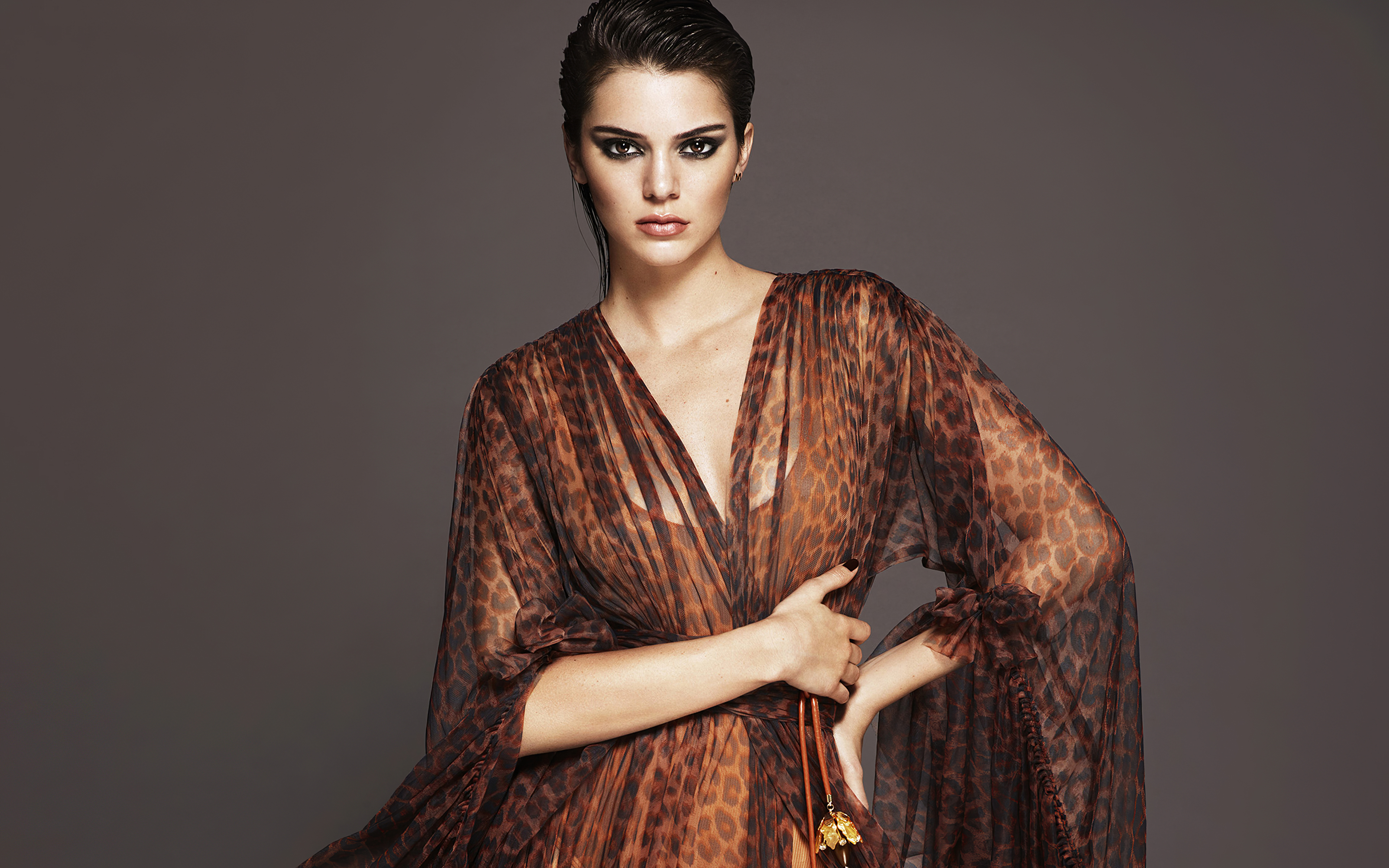 Kendall Jenner in a leopard print dress HD Wallpaper
