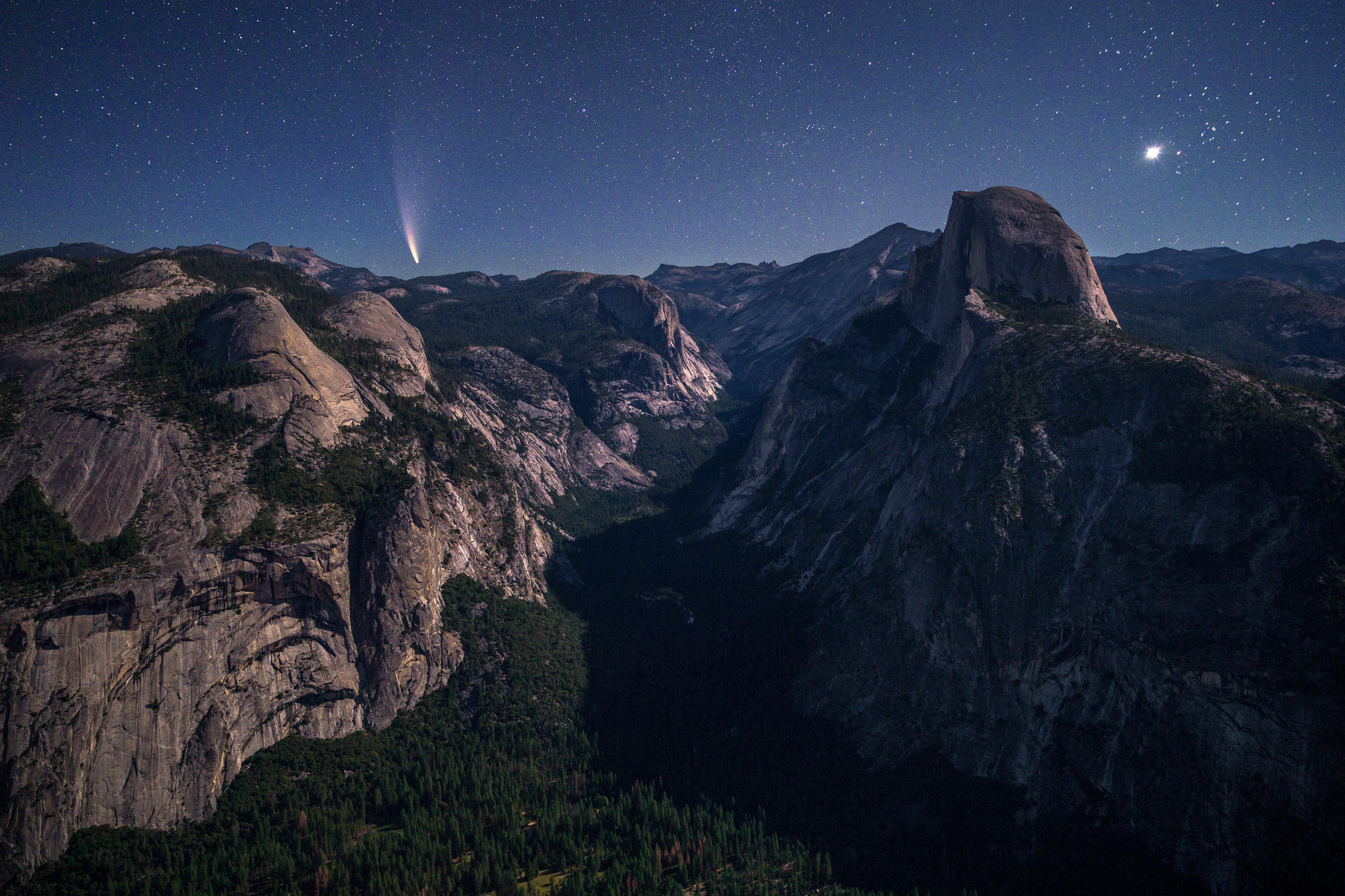 Yosemite Valley at Night with Comet and Half Dome HD Wallpaper