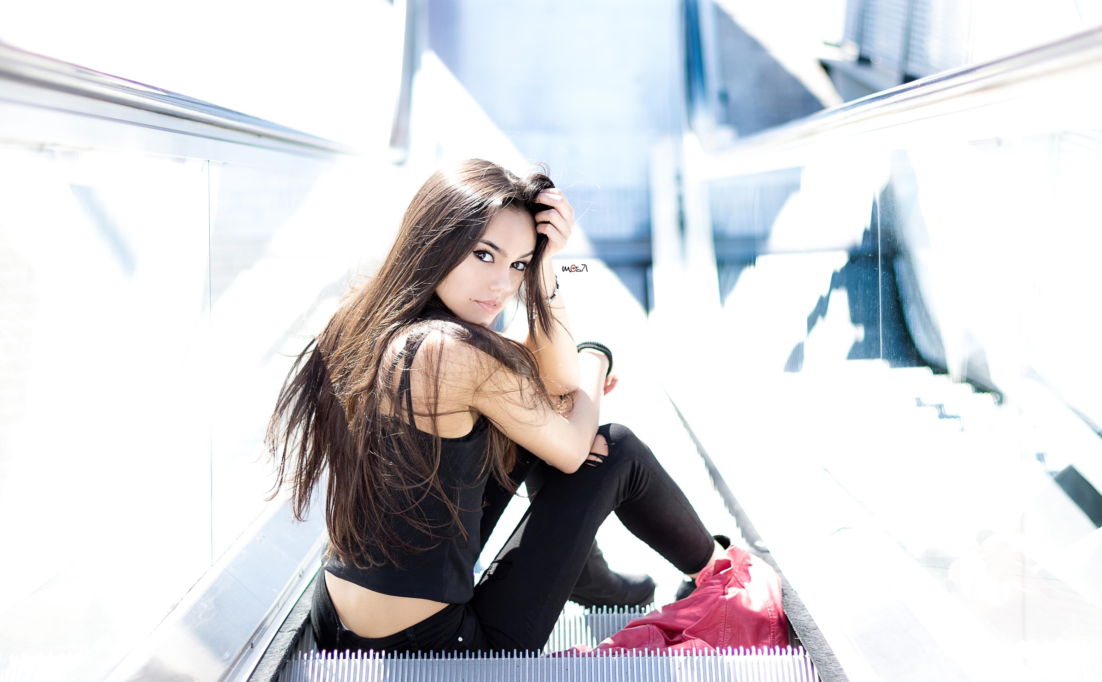 Nicole Ceretta on Escalator HD Wallpaper