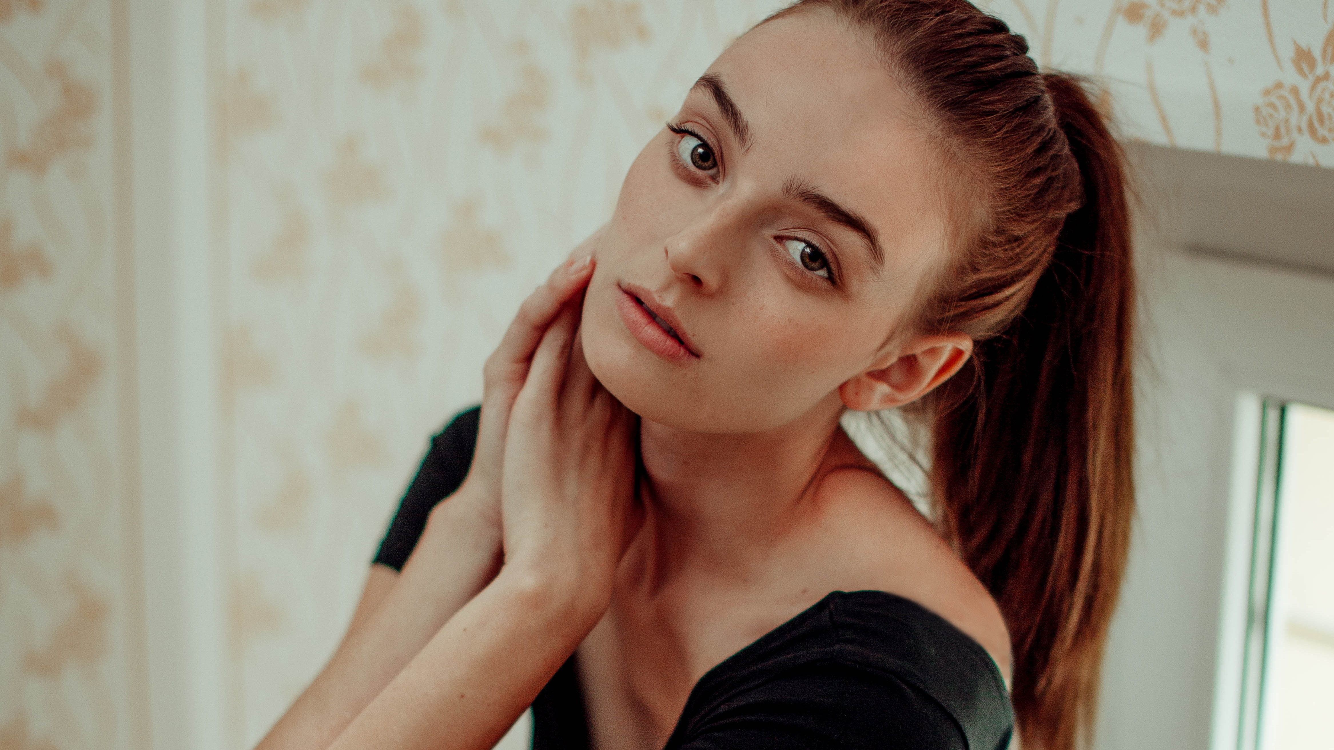 Model with brown hair in a ponytail HD Wallpaper