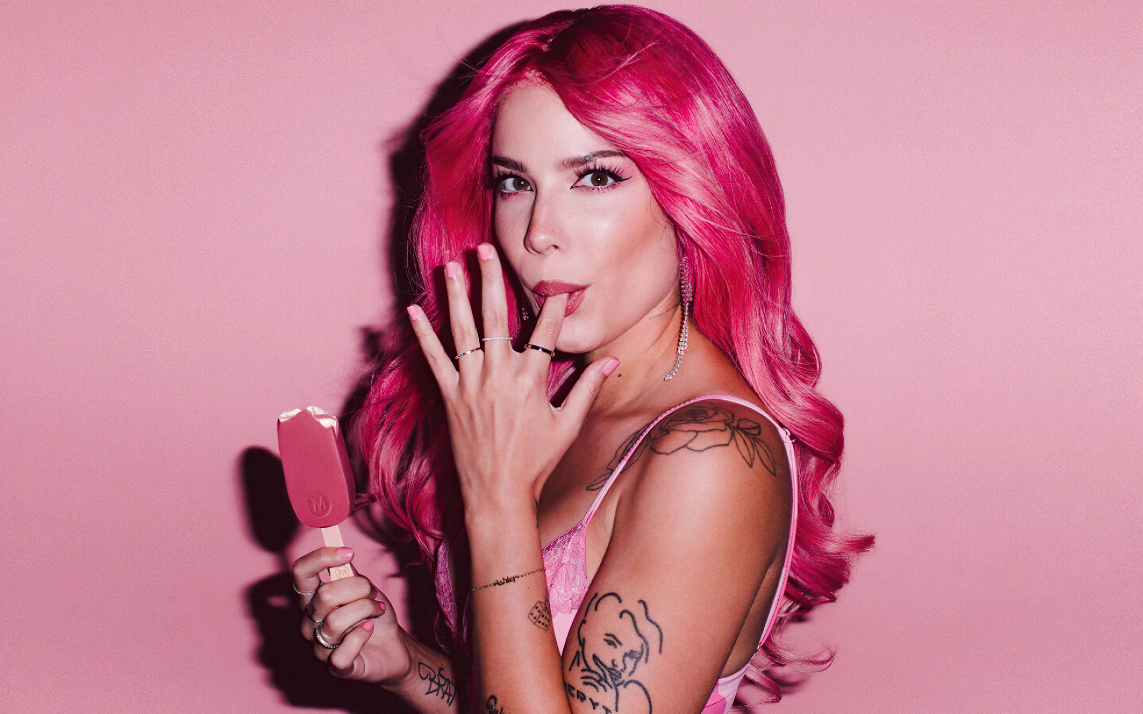 Halsey with pink hair eating an ice cream bar HD Wallpaper