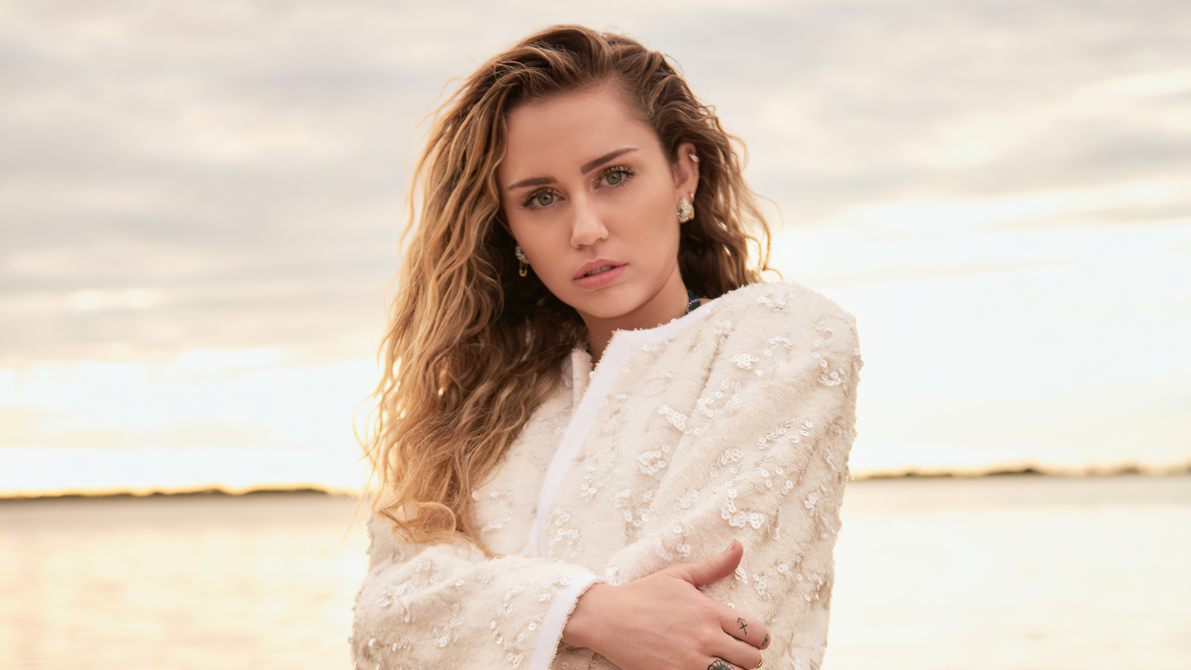 Miley Cyrus in a white jacket HD Wallpaper