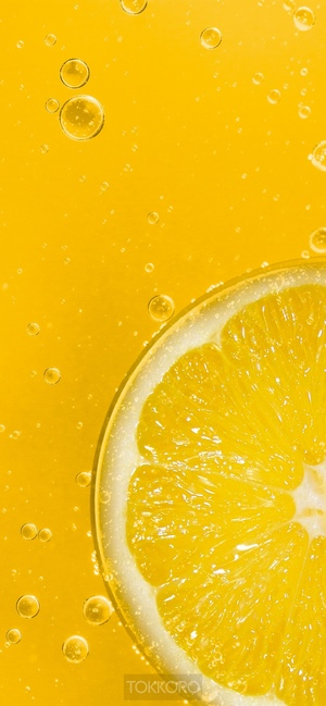 Lemon slice with bubbles