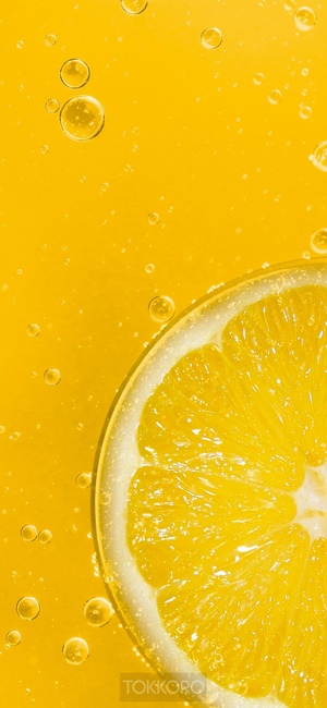 Lemon slice with bubbles in yellow liquid