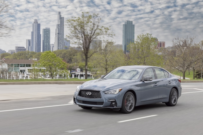 2022 Infiniti Q50S Sensory driving in a city