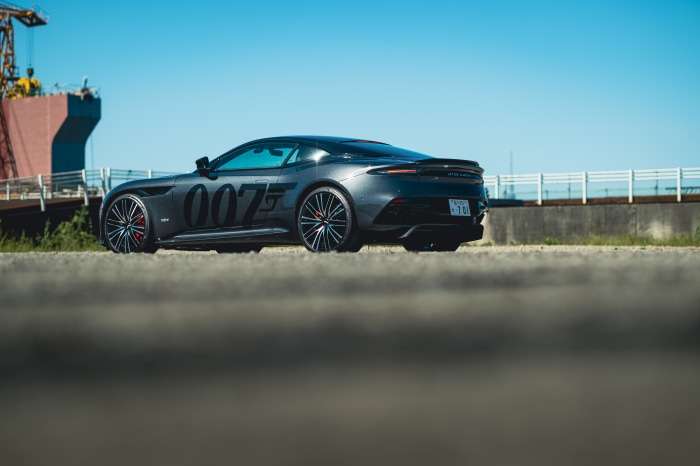 Aston Martin DBS Superleggera 007