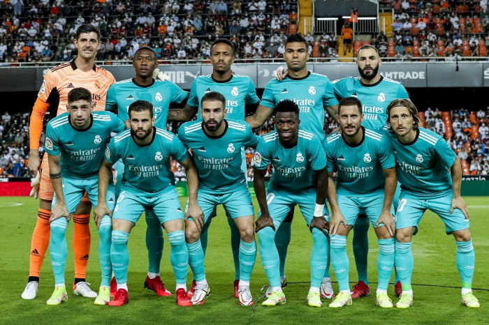 Real Madrid C.F. players posing for a team photo