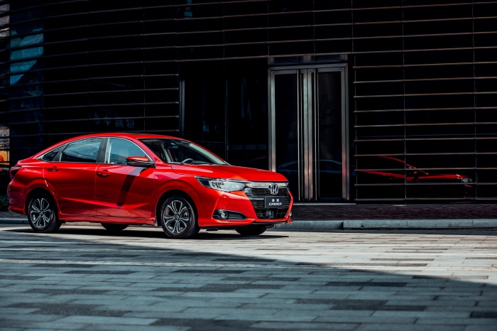 Red Honda Crider Sport Hybrid 4K