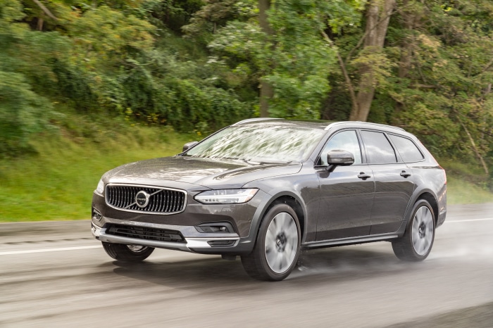 Volvo V90 B6 AWD driving on a wet road