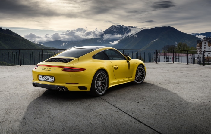Yellow Porsche 911 Carrera S 4K