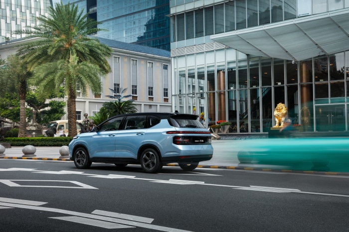 Baojun RM-5 driving on a city street