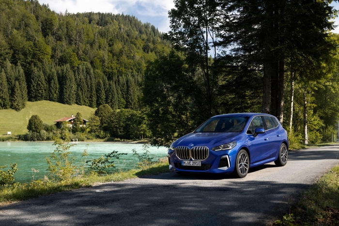 Blue BMW 230e XDrive Active Tourer M Sport 4K