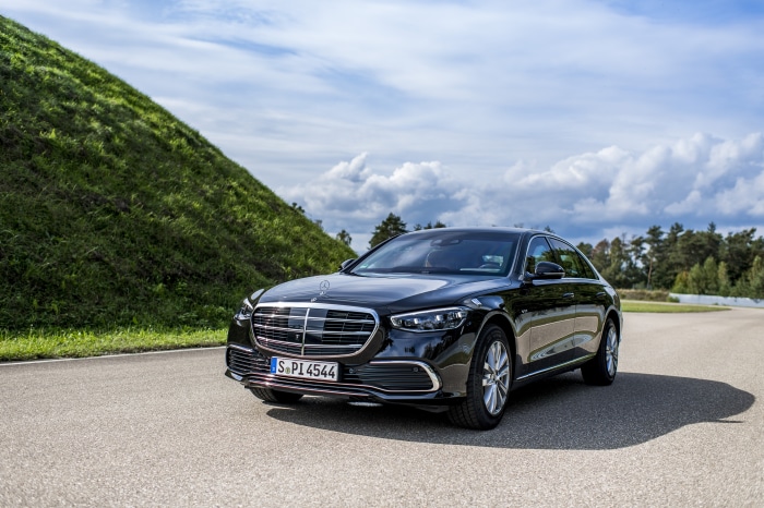Mercedes-Benz S-Class 4K