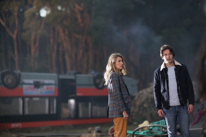 La Brea: Natalie Zea and Jack Martin