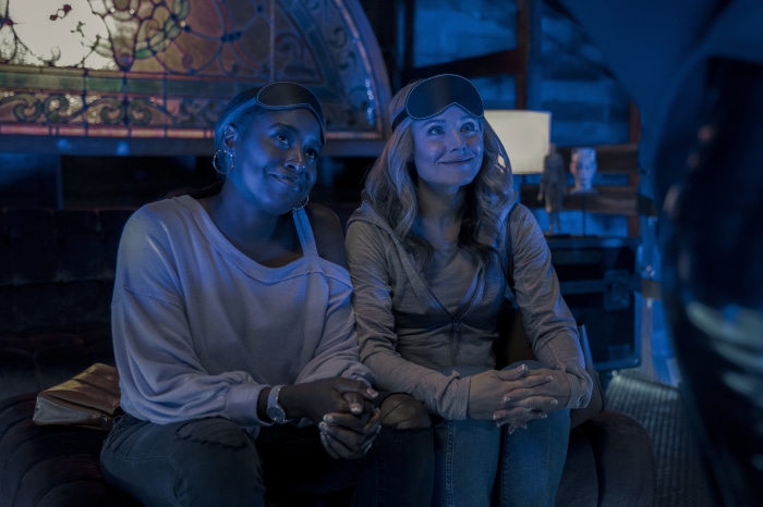 Queenpins 4K: Kirby Howell-Baptiste and Kristen Bell