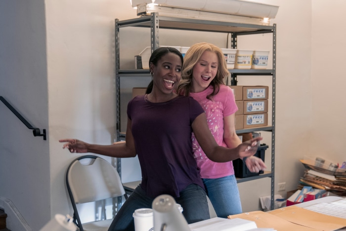 Queenpins: Kirby Howell-Baptiste and Kristen Bell