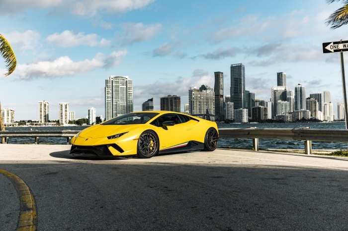 Yellow Lamborghini Huracan Performante 4K