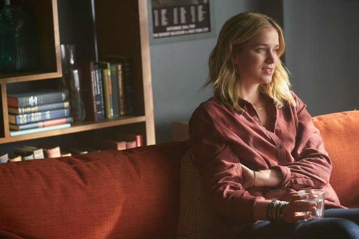 Elizabeth Lail from YOU 4K