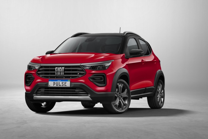 Red Fiat Pulse Audace Turbo SUV