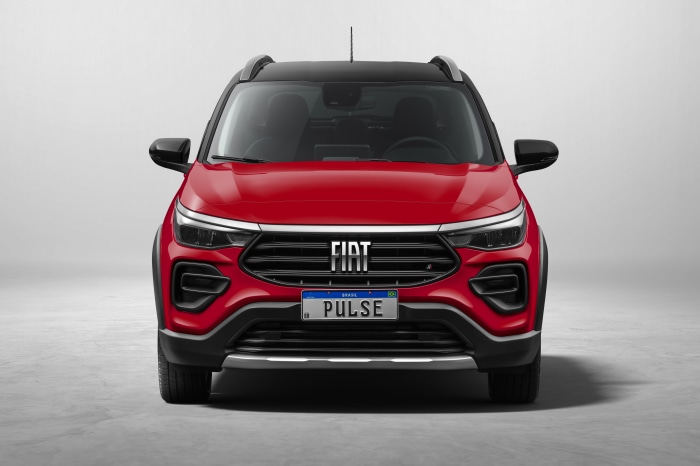 Red Fiat Pulse Audace Turbo SUV