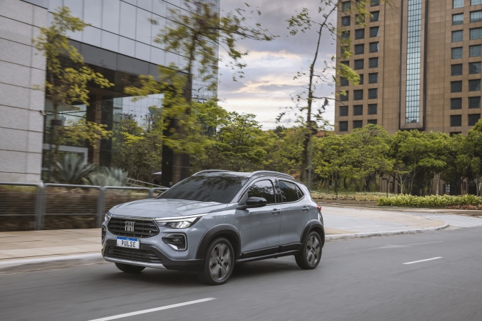 Fiat Pulse Impetus Turbo 200 SUV on a City Street