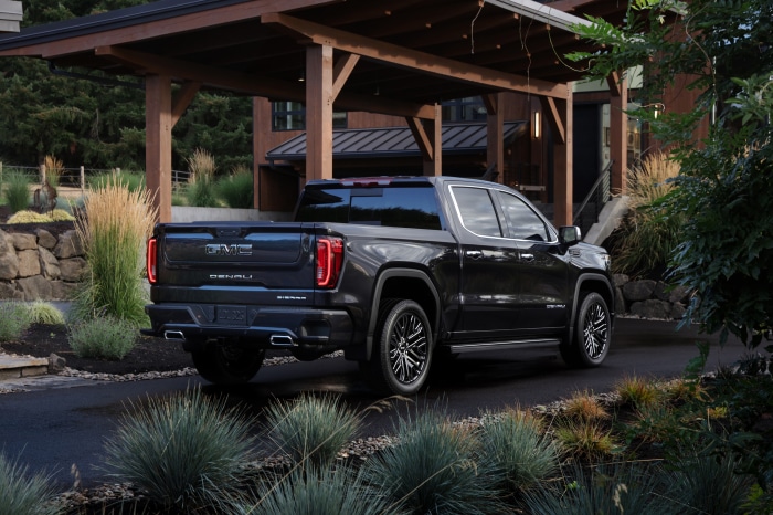 GMC Sierra Denali Ultimate Crew Cab Truck