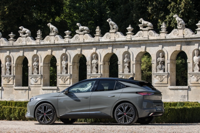 DS 4 Performance Line Electric Car