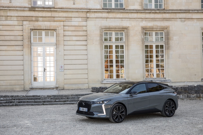 DS 4 Performance Line Electric Car