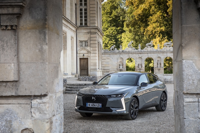 DS 4 Performance Line electric car