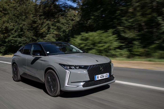 DS 4 Performance Line driving on a road