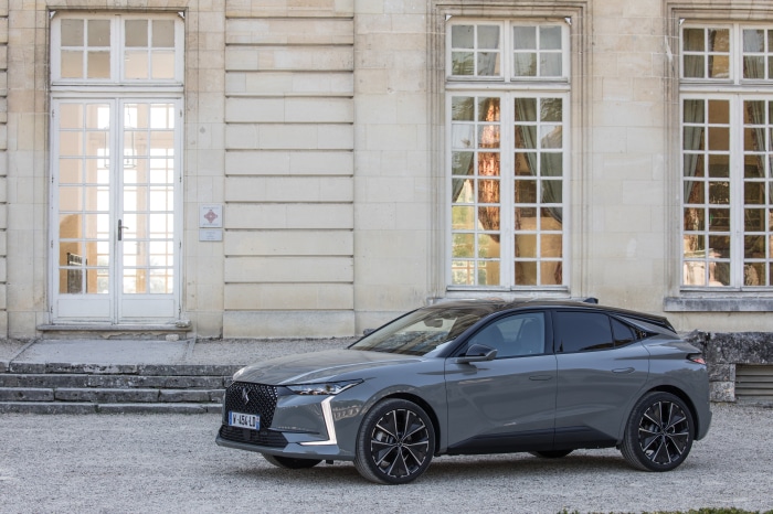 DS 4 Performance Line Electric Car