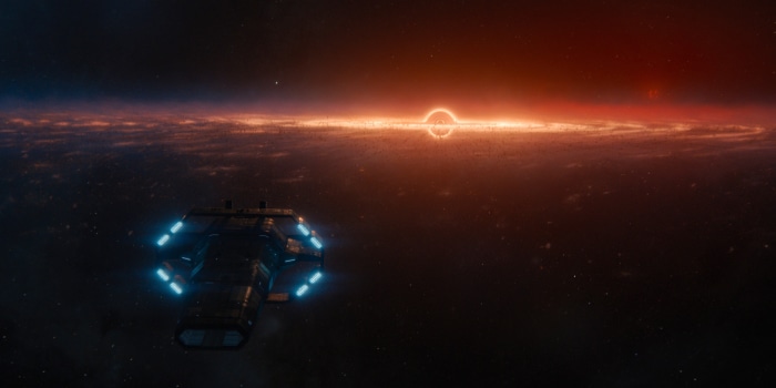 Spaceship approaching a black hole with accretion disk