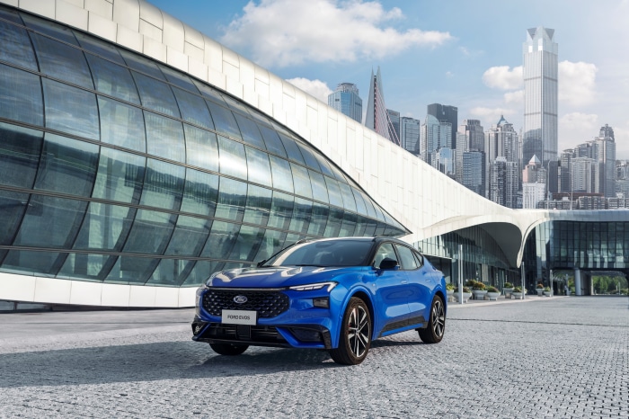 Blue Ford Evos ST-Line 4K SUV in City