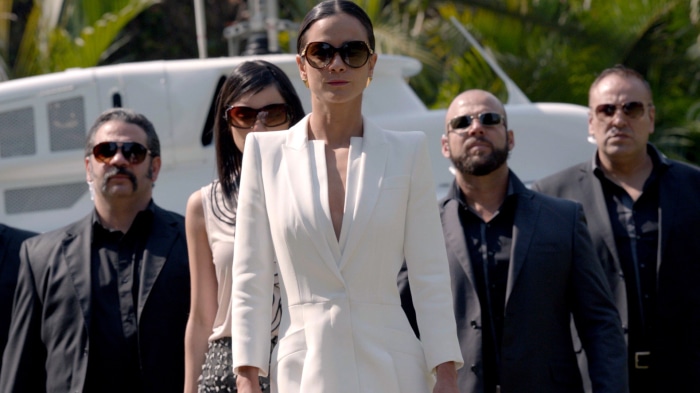 Teresa Mendoza and bodyguards with helicopter