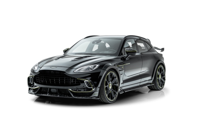 Black Aston Martin DBX 4K