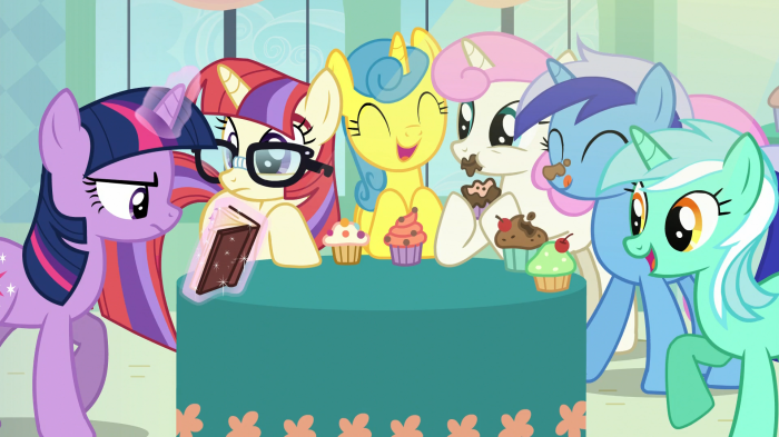 My Little Pony: Twilight Sparkle and friends with cupcakes