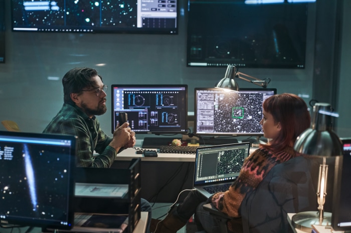 Leonardo DiCaprio and Jennifer Lawrence in Dont Look Up