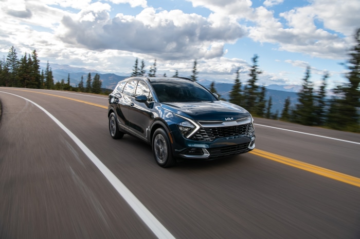 Kia Sportage HEV SUV driving on mountain road
