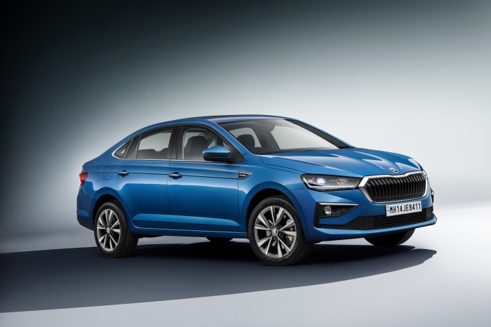 Blue Škoda Slavia 4K