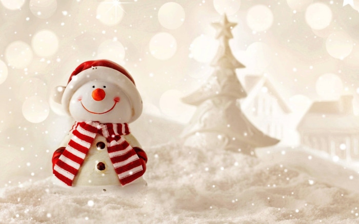 Artistic Snowman with Christmas Tree