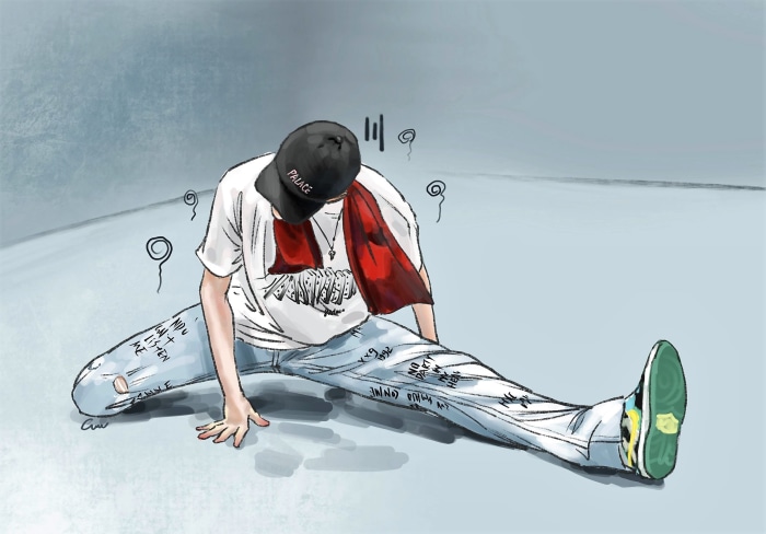 Wang Yibo in a split stretch
