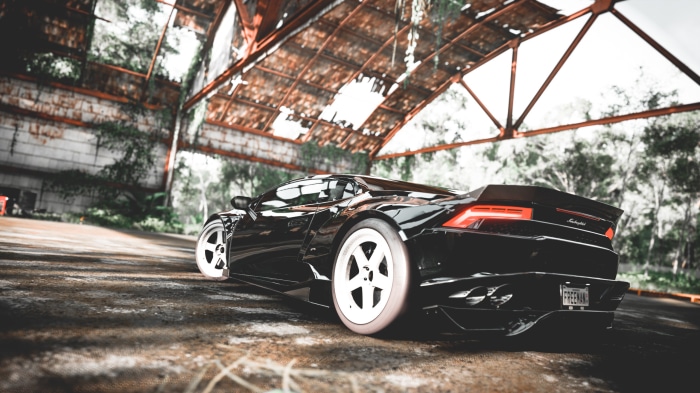 Black Lamborghini Huracan in abandoned Forza Horizon garage