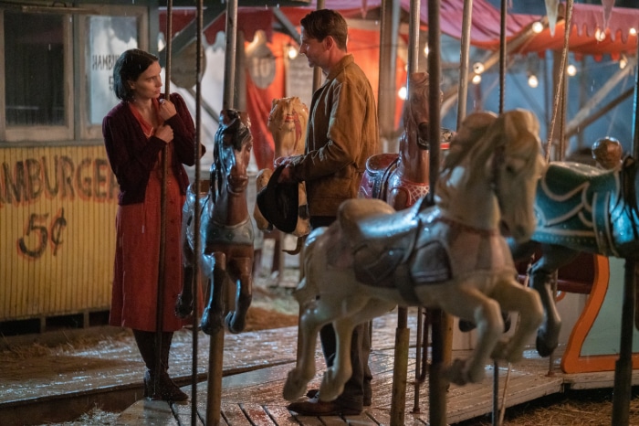 Rooney Mara and Bradley Cooper in Nightmare Alley