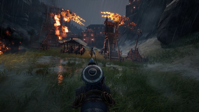 Myth of Empires siege battle with burning buildings