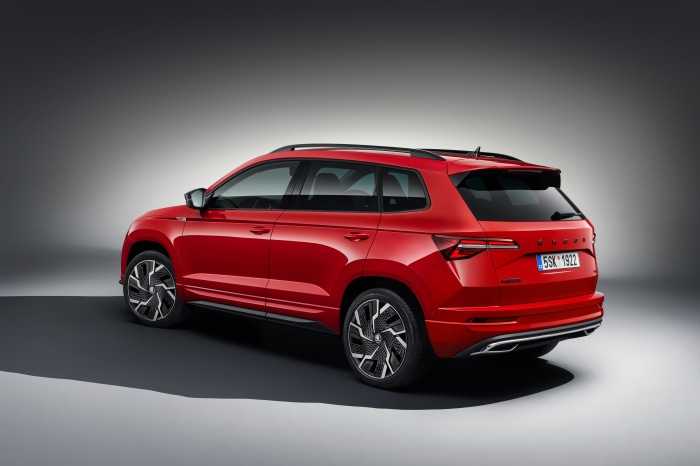 Red Škoda Karoq Sportline SUV 4x4