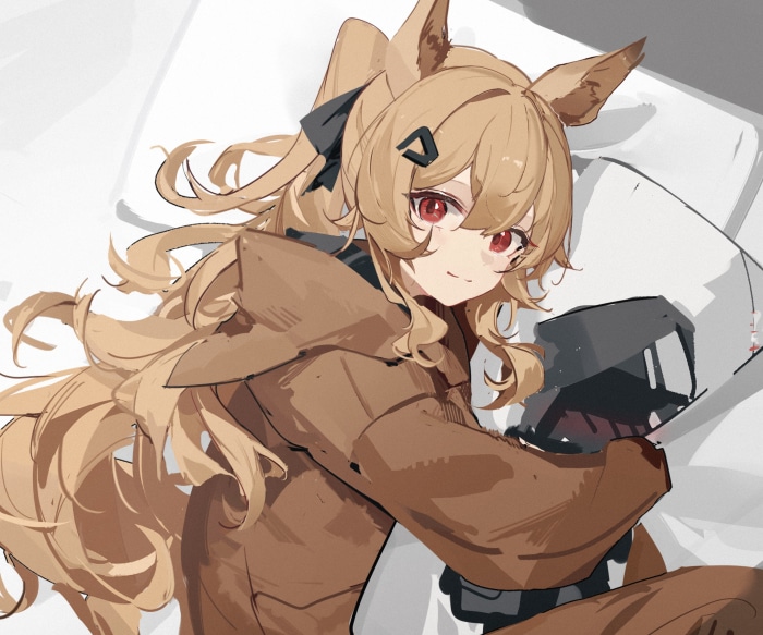 Arknights character with blonde hair and fox ears
