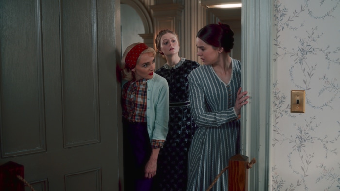 Dickinson: Anna Baryshnikov, Chloe Fineman, Hailee Steinfeld