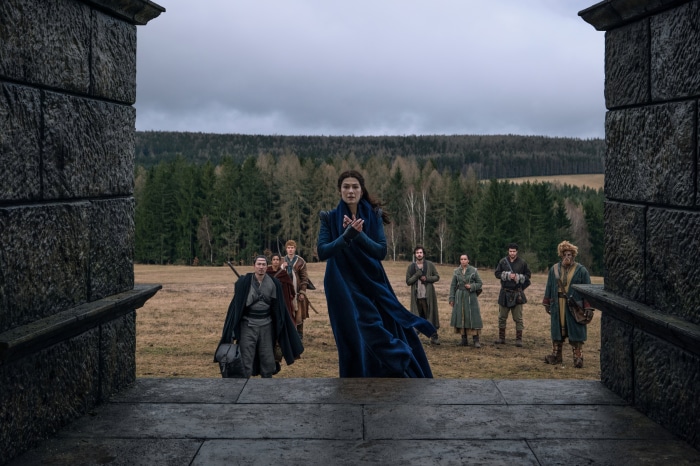 Moiraine Damodred and companions in The Wheel of Time